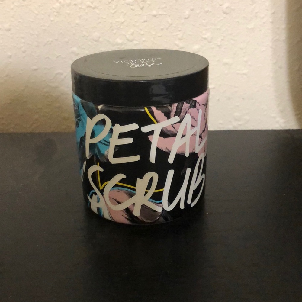 Victoria Secrets Petal Scrub